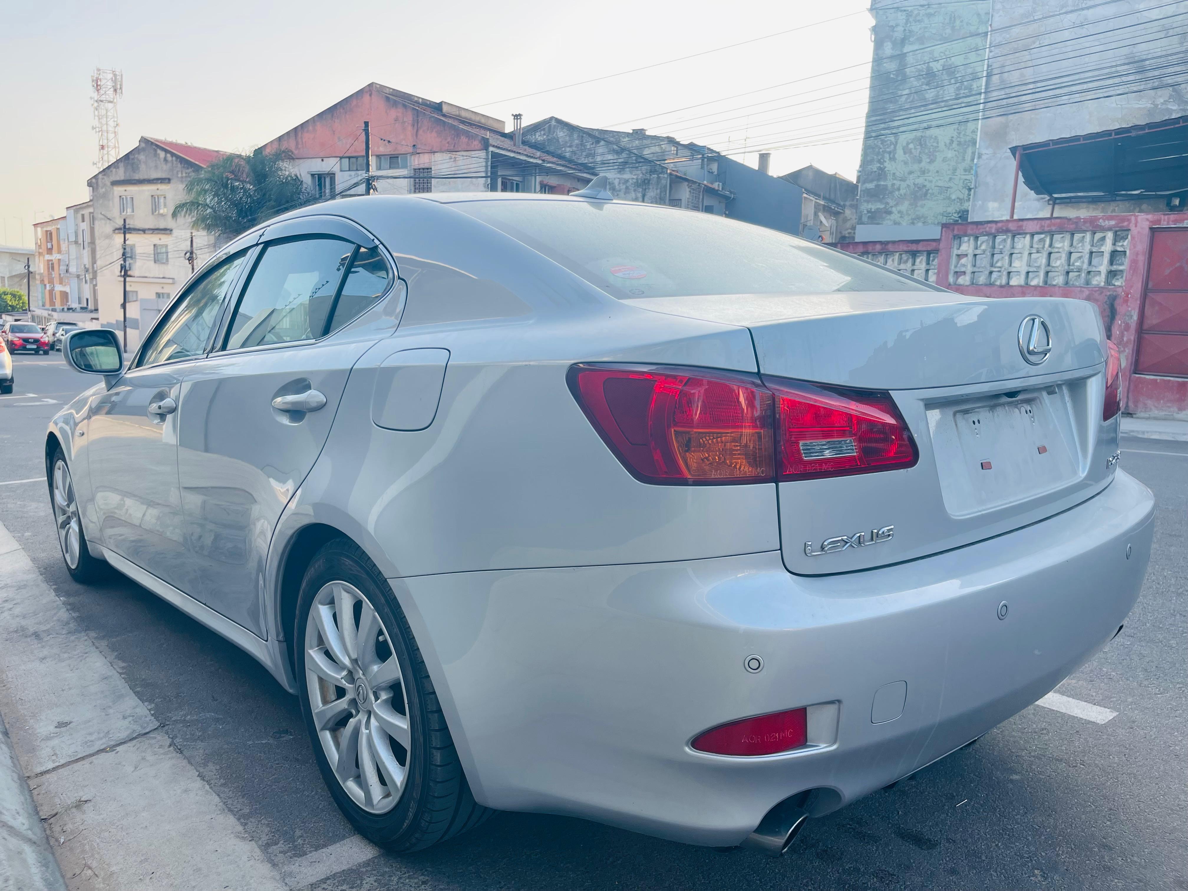 2005 Lexus IS